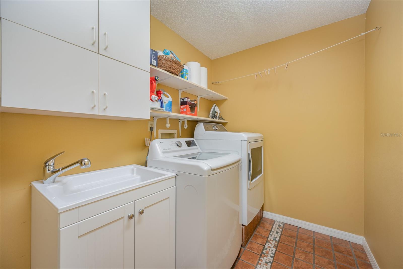 Image 25 of 44 For 6321 Quarterhorse Circle