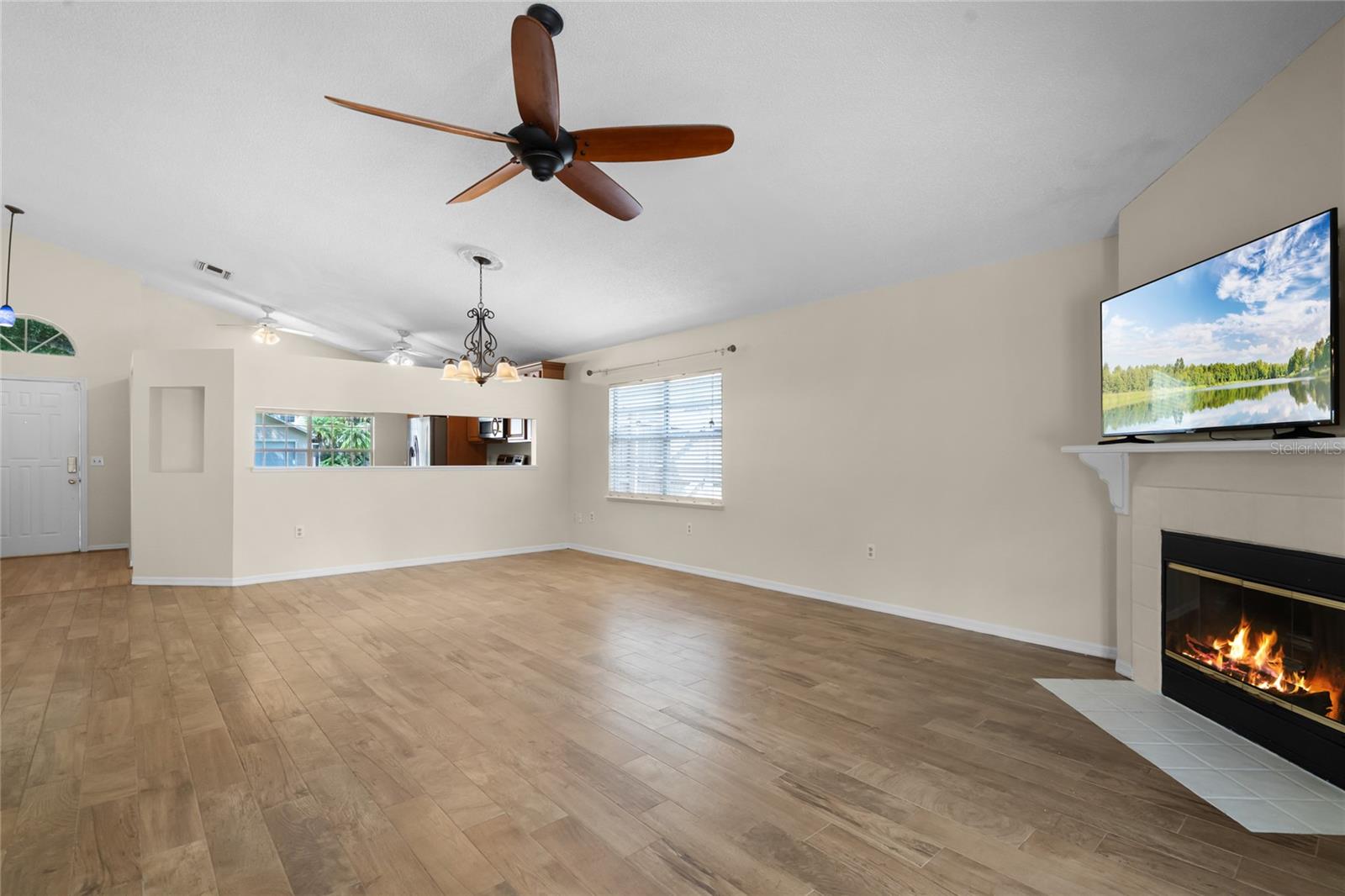 Image 3 of 19 For 3055 Dellcrest Place