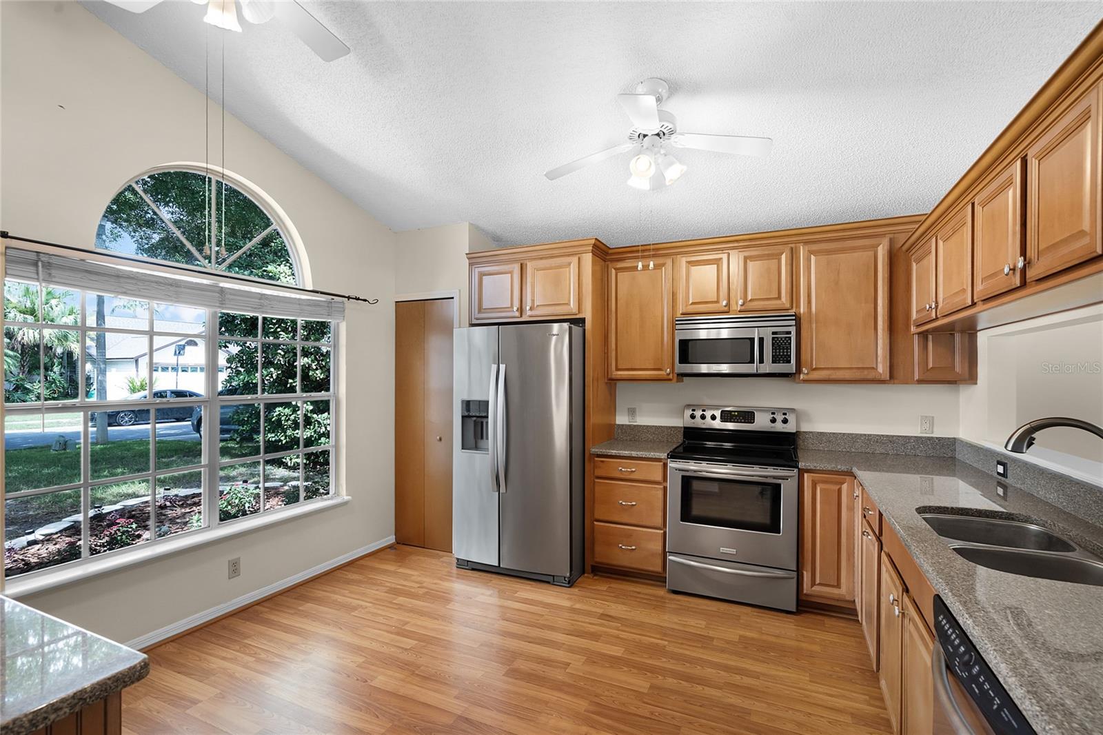 Image 5 of 19 For 3055 Dellcrest Place