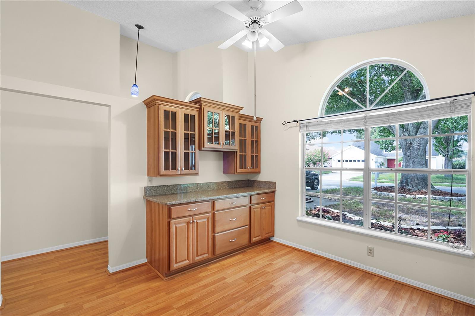 Image 7 of 19 For 3055 Dellcrest Place