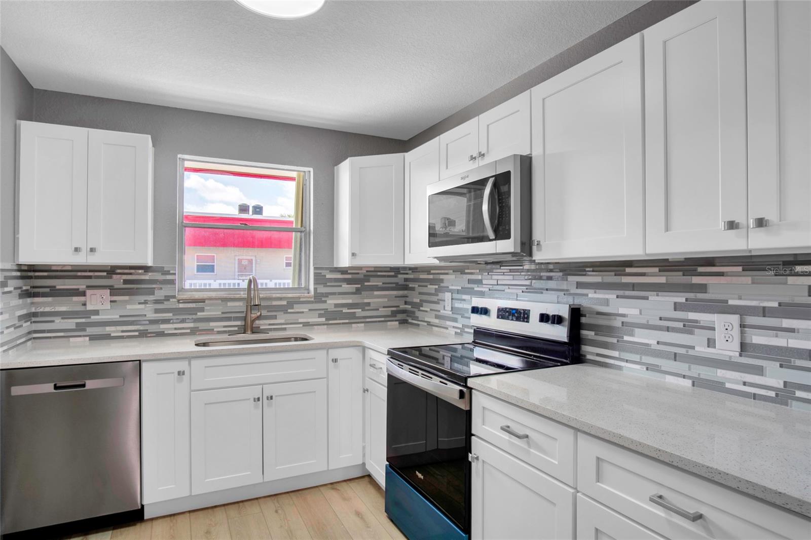 Image 6 of 27 For 2901 Halifax Avenue 220