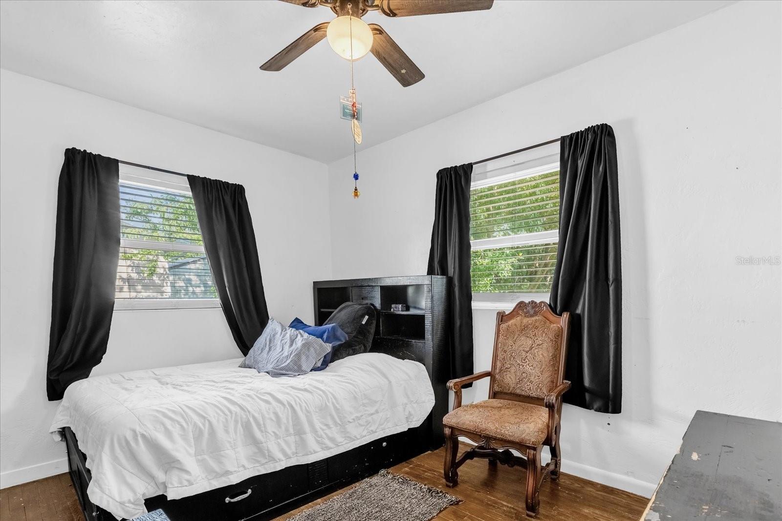Image 11 of 36 For 512 Dixson Street