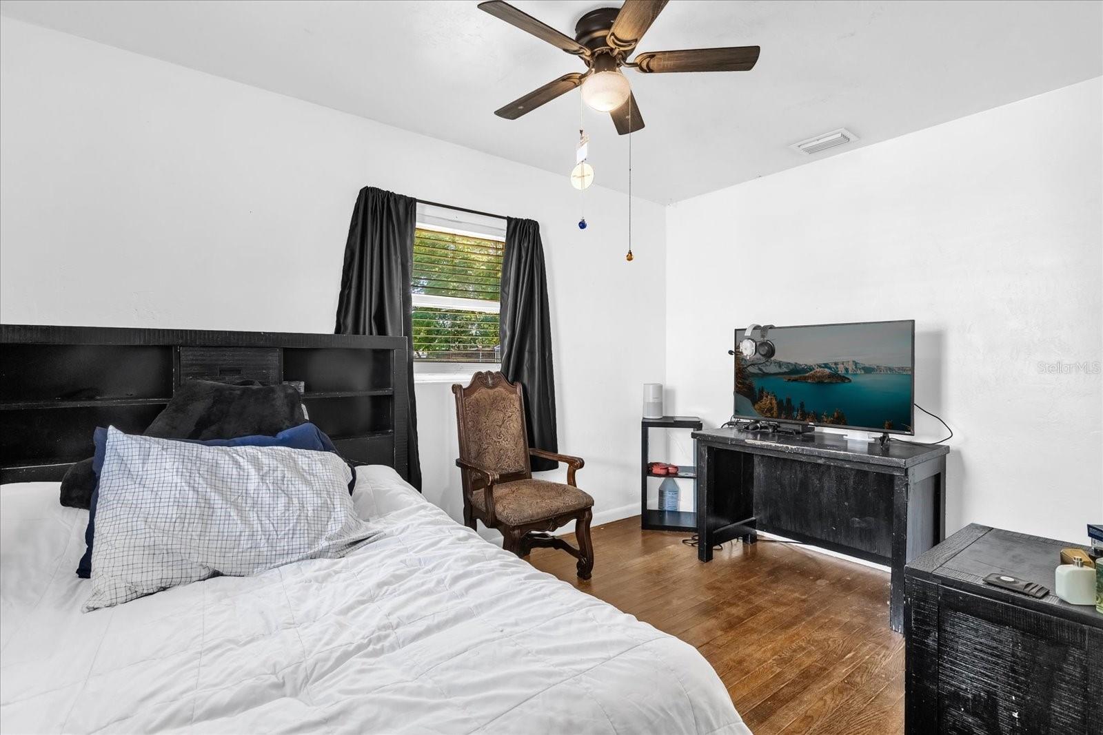 Image 12 of 36 For 512 Dixson Street