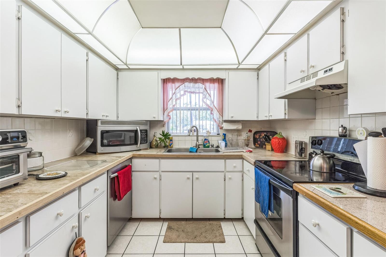 Image 11 of 39 For 251 Tropic Boulevard W