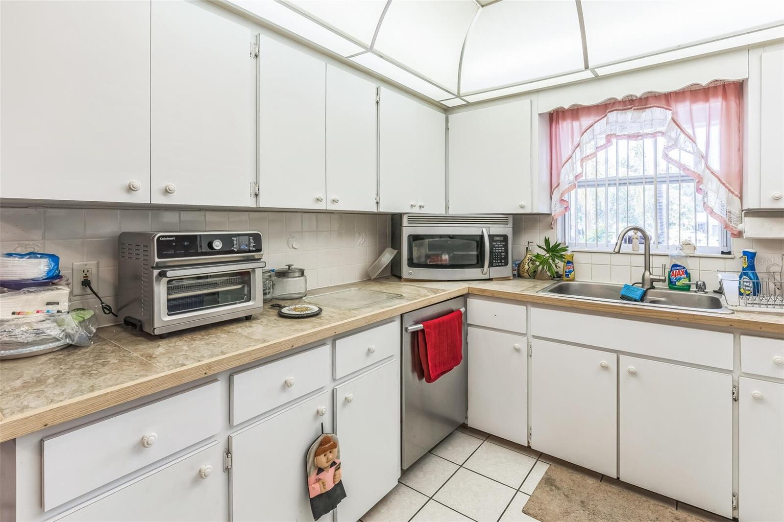 Image 13 of 39 For 251 Tropic Boulevard W