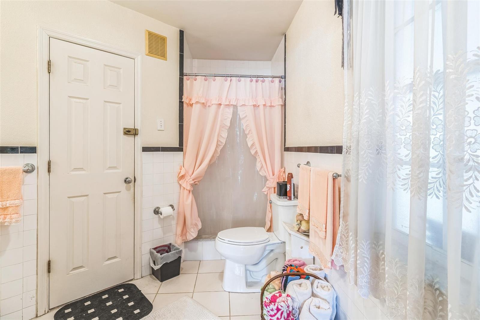 Image 28 of 39 For 251 Tropic Boulevard W
