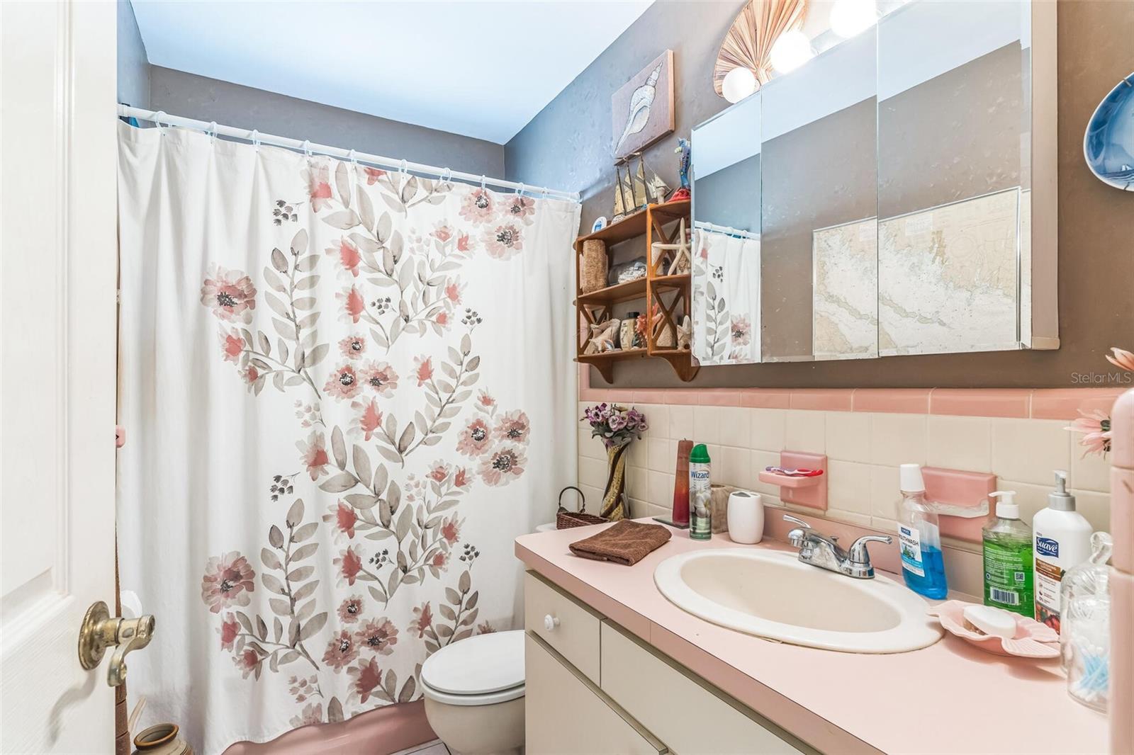 Image 31 of 39 For 251 Tropic Boulevard W
