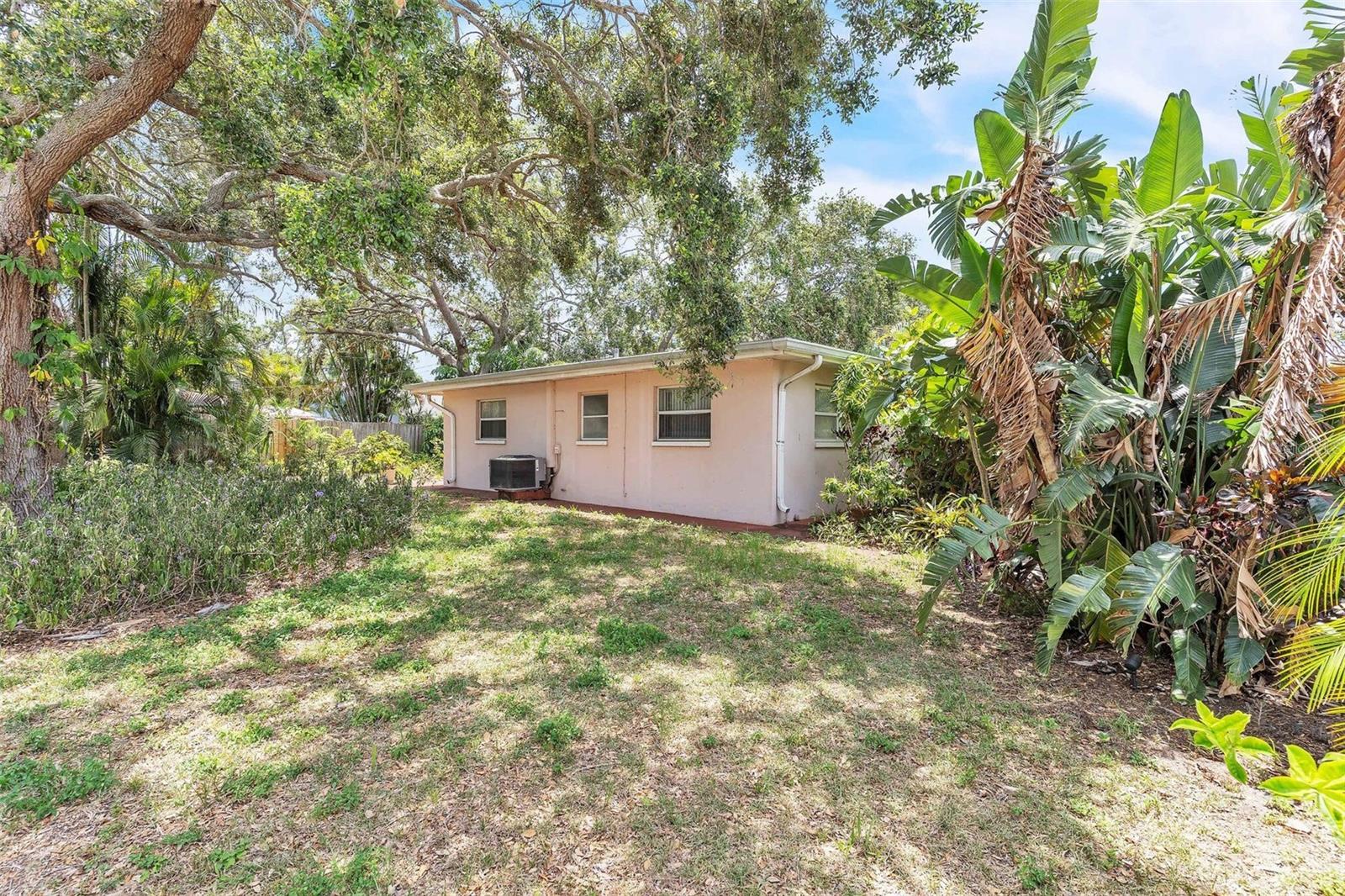 Image 37 of 39 For 251 Tropic Boulevard W