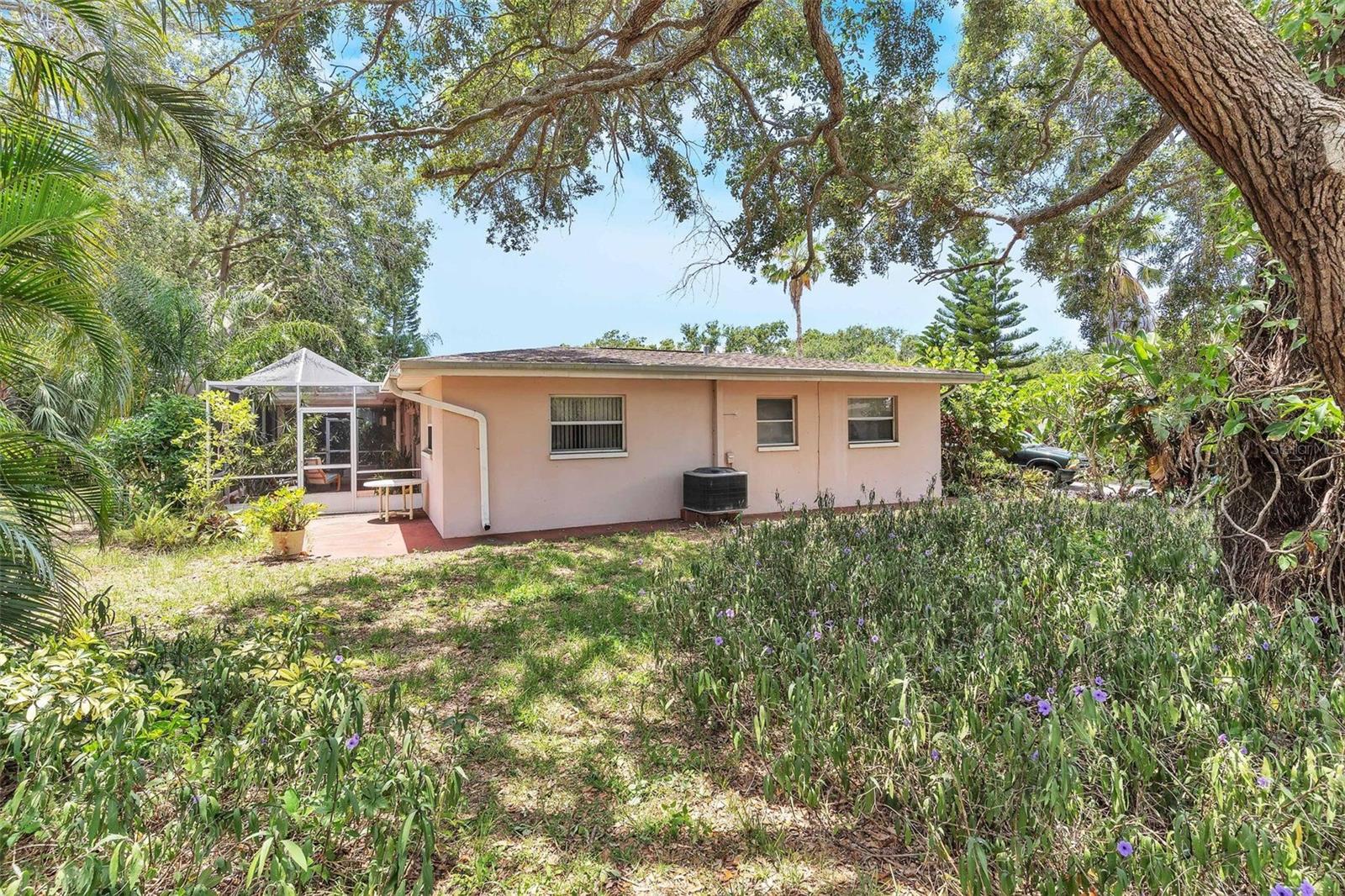 Image 38 of 39 For 251 Tropic Boulevard W