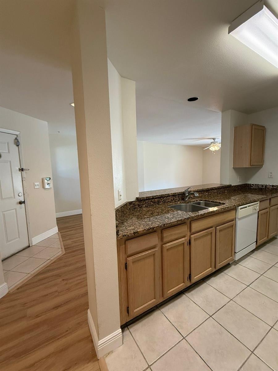 Image 11 of 31 For 474 Pin Oak Place 108
