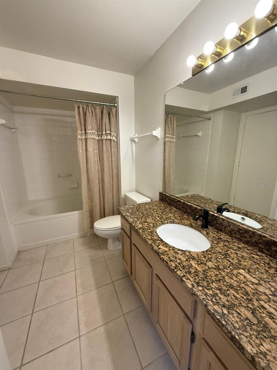 Image 21 of 31 For 474 Pin Oak Place 108