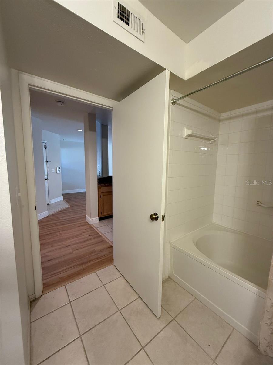 Image 22 of 31 For 474 Pin Oak Place 108