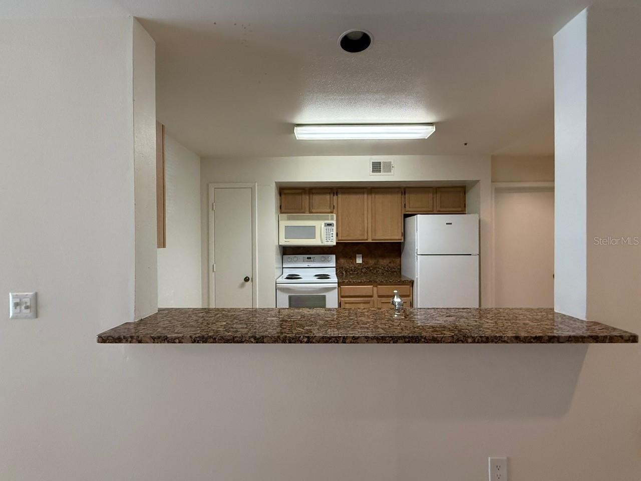 Image 7 of 31 For 474 Pin Oak Place 108