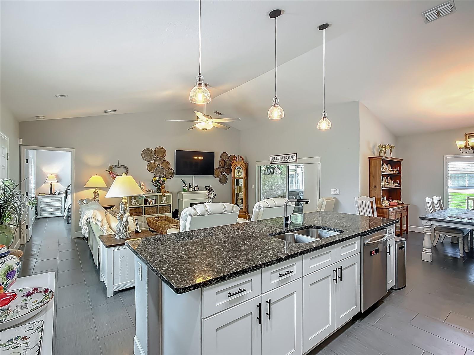 Image 11 of 41 For 439 Lake Daisy Drive