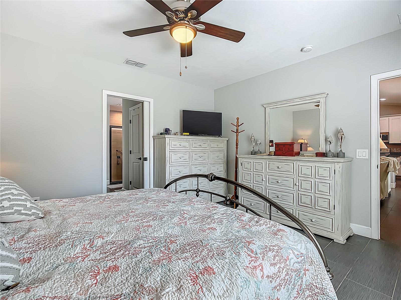 Image 23 of 41 For 439 Lake Daisy Drive
