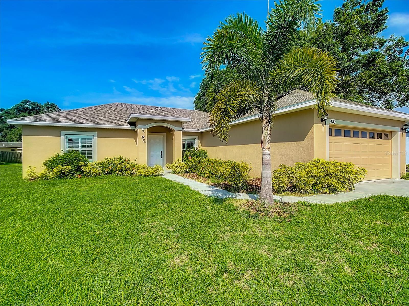 Image 4 of 41 For 439 Lake Daisy Drive