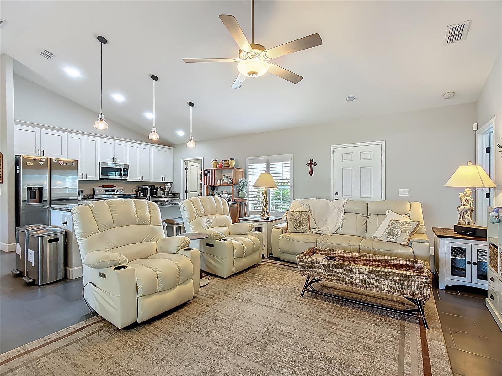 Image 7 of 41 For 439 Lake Daisy Drive