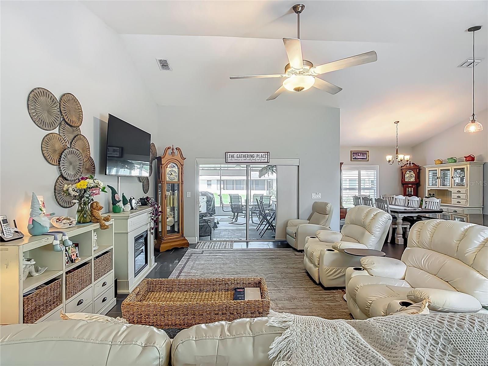 Image 9 of 41 For 439 Lake Daisy Drive