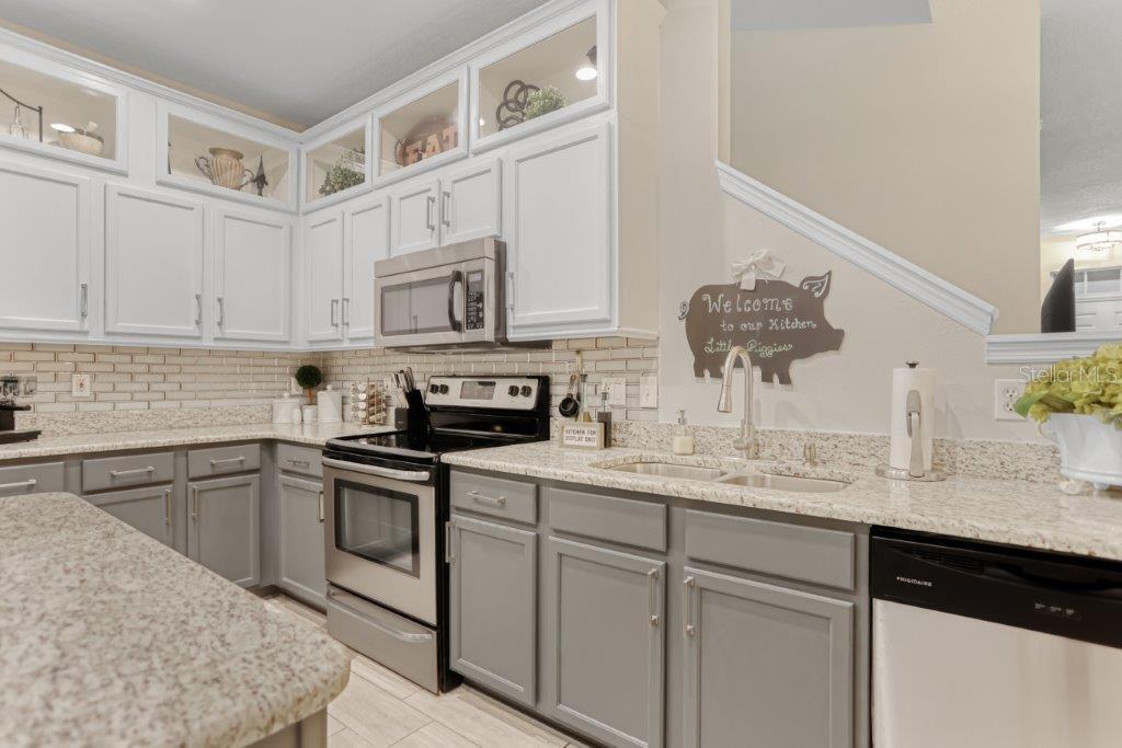 Image 18 of 31 For 6527 Silver Queen Way