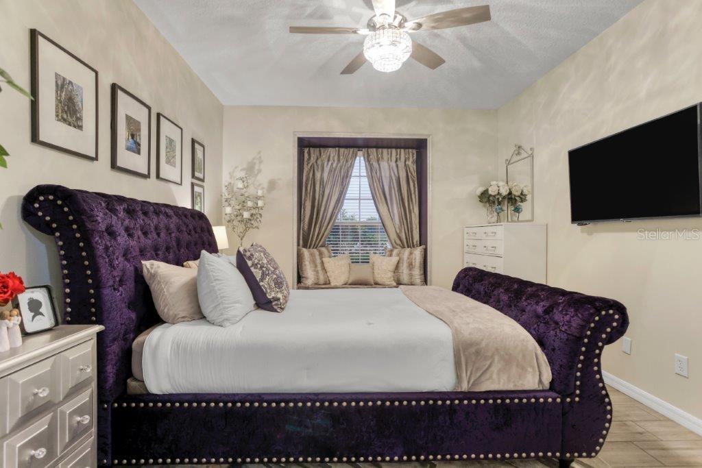 Image 8 of 31 For 6527 Silver Queen Way