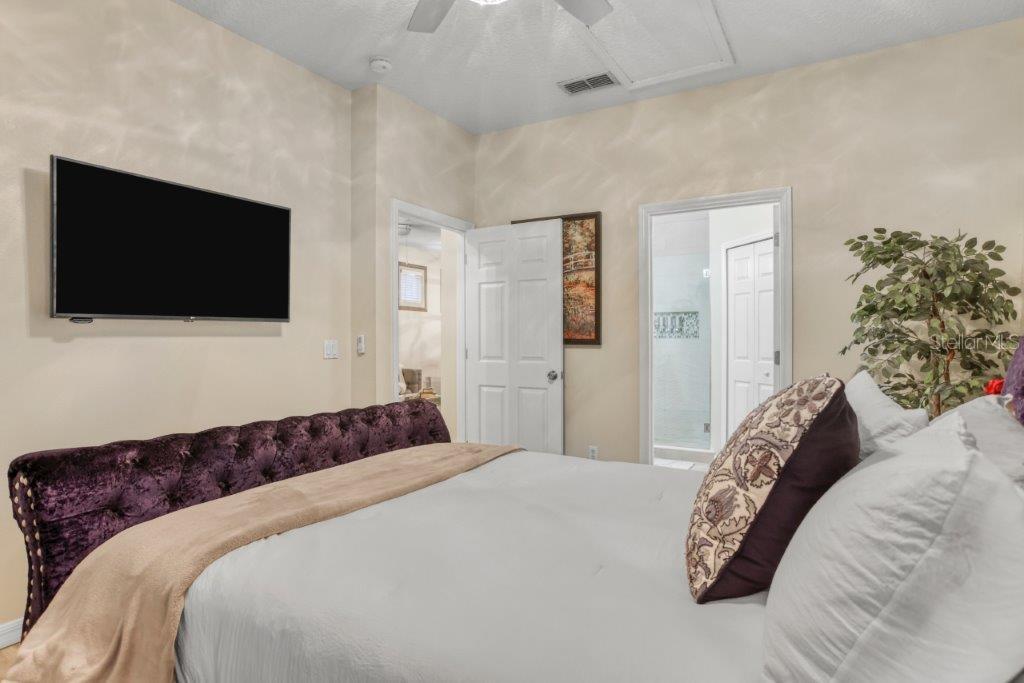 Image 9 of 31 For 6527 Silver Queen Way