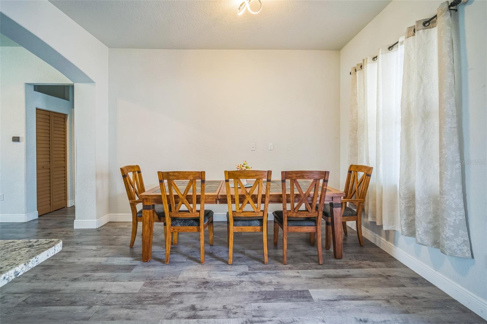 Image 11 of 28 For 10517 Camelia Drive