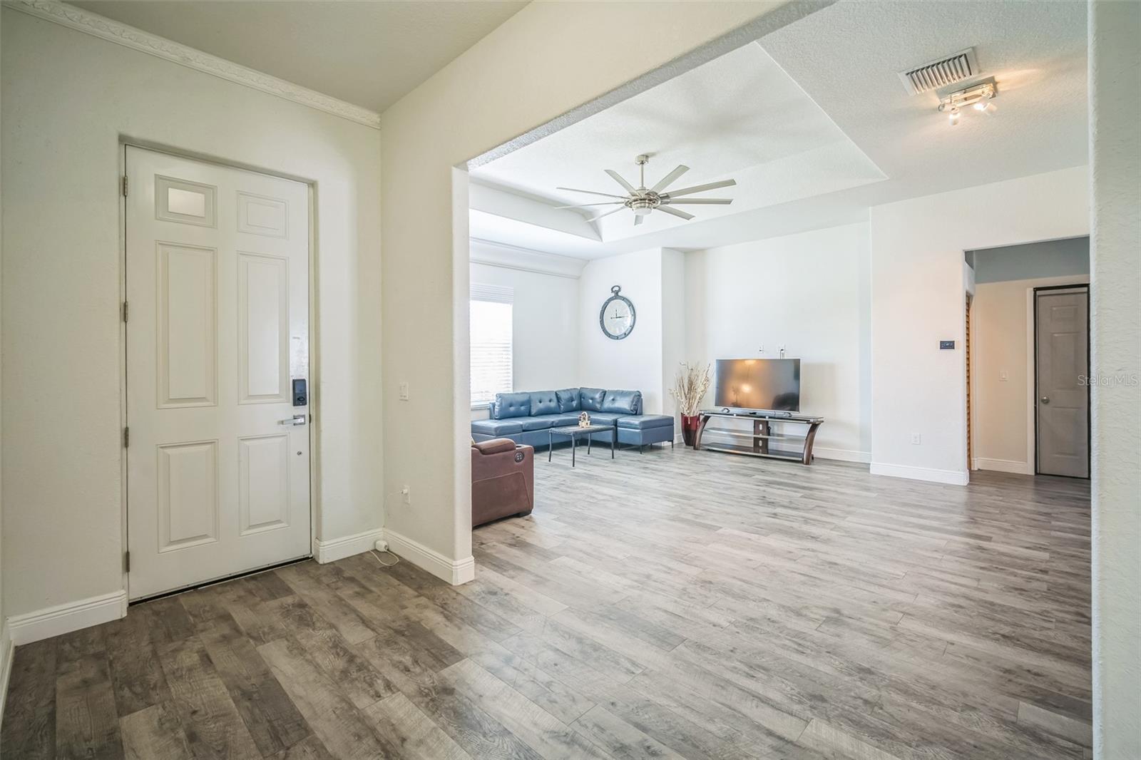 Image 12 of 28 For 10517 Camelia Drive