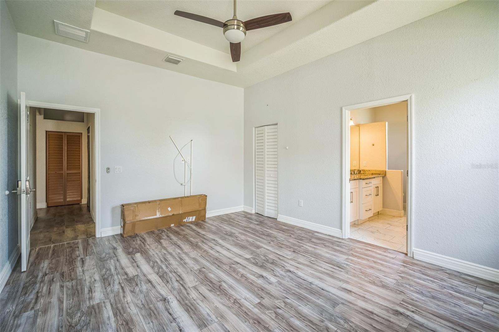 Image 14 of 28 For 10517 Camelia Drive