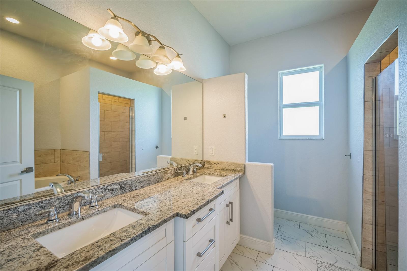 Image 15 of 28 For 10517 Camelia Drive