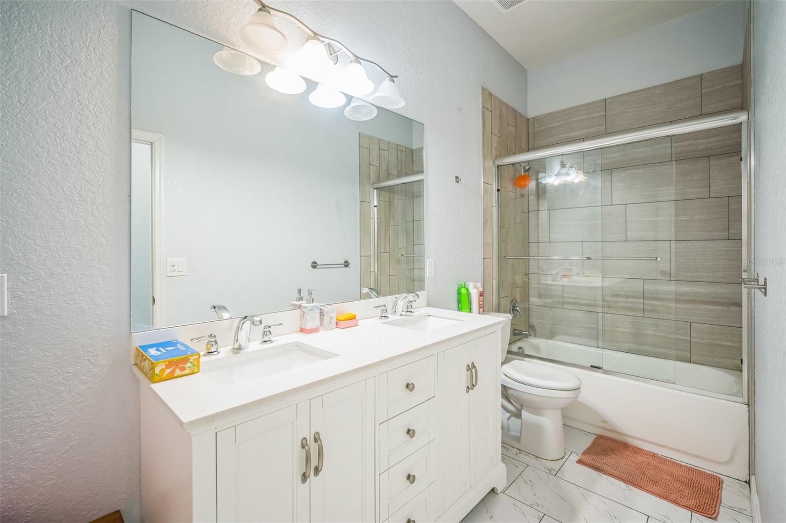 Image 19 of 28 For 10517 Camelia Drive