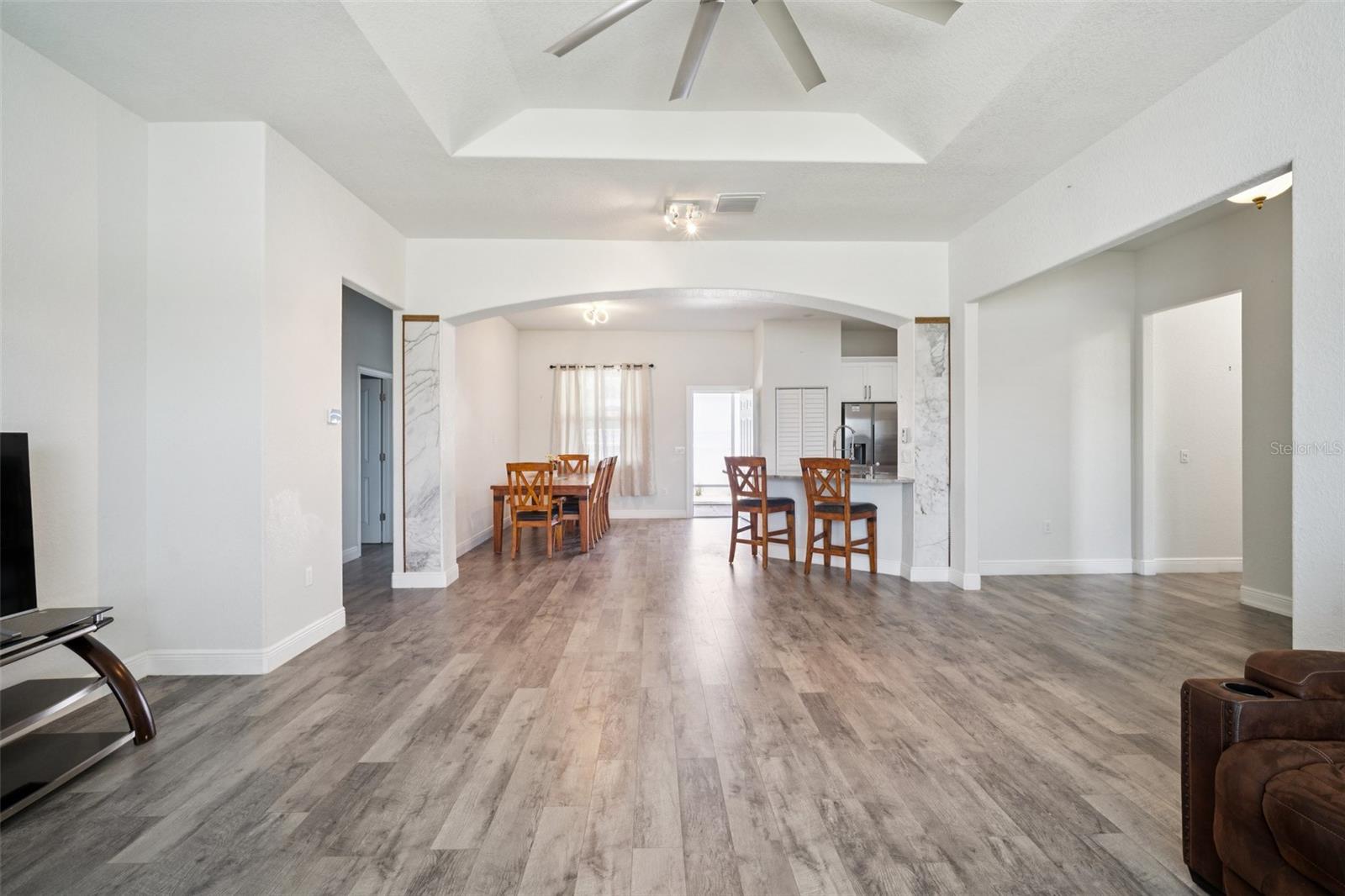 Image 9 of 28 For 10517 Camelia Drive