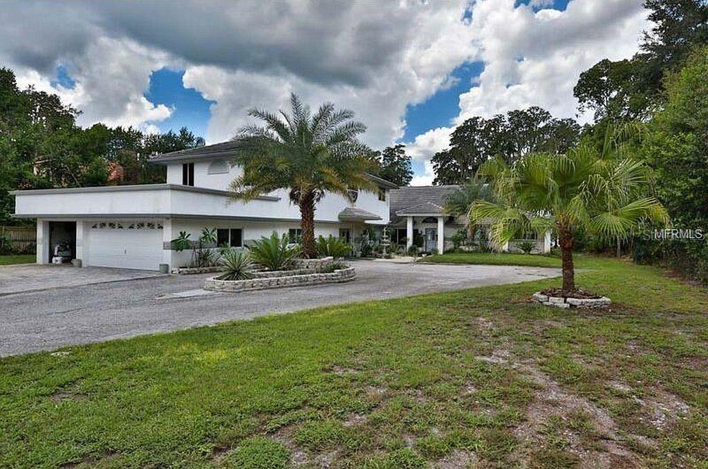 Listing photo id 0 for 18620 Wayne Road