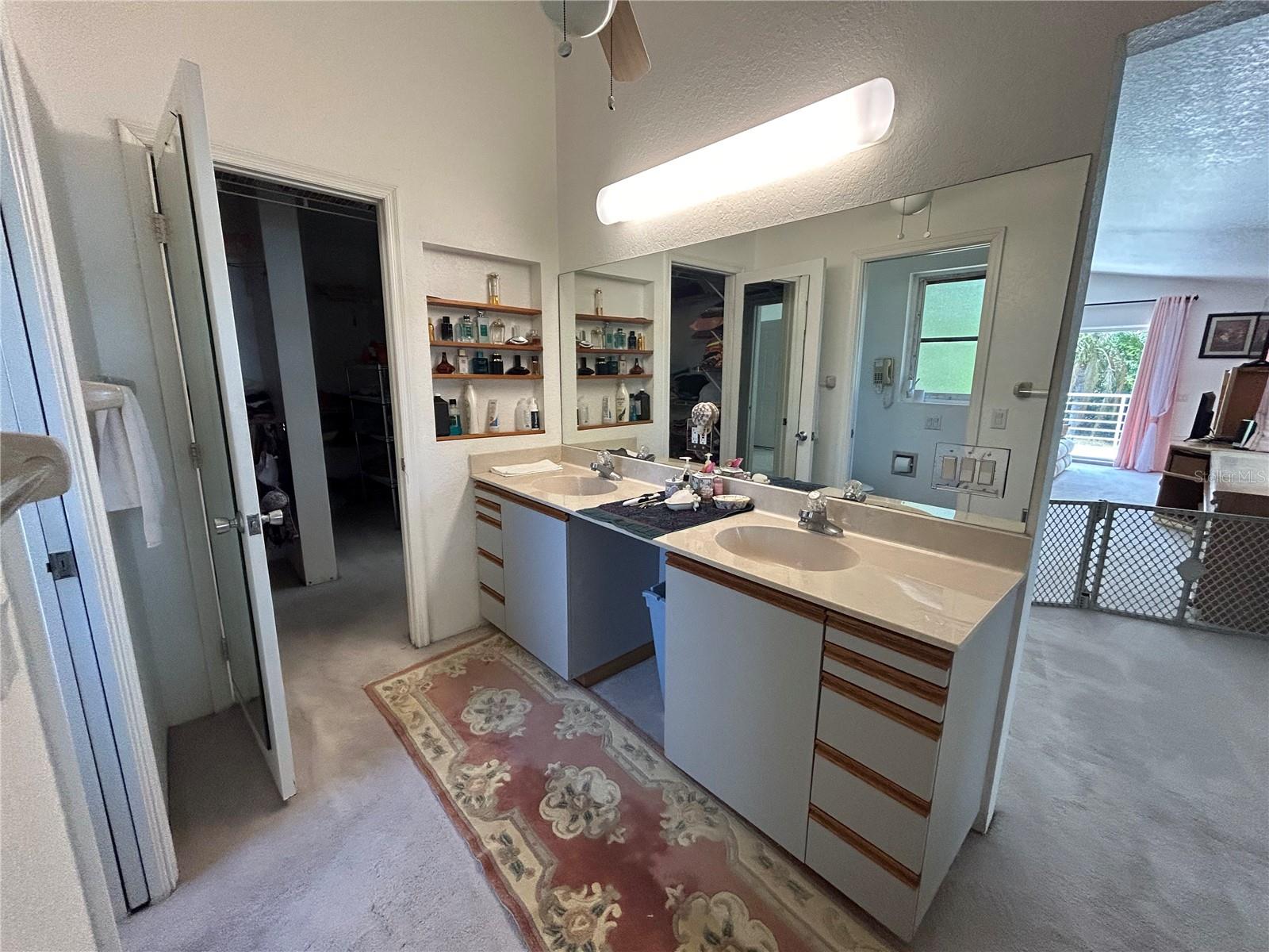 Listing photo id 22 for 18620 Wayne Road