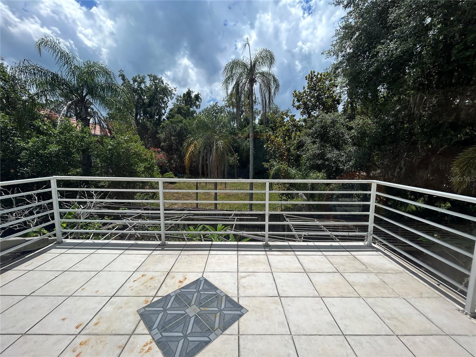 Listing photo id 23 for 18620 Wayne Road