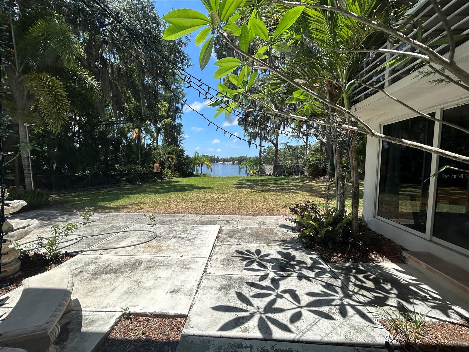 Listing photo id 27 for 18620 Wayne Road