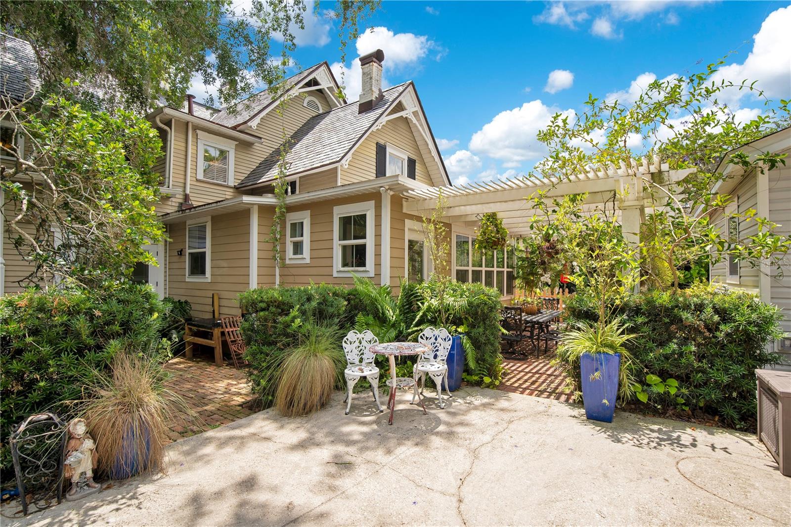 Image 82 of 100 For 614 Lake Avenue