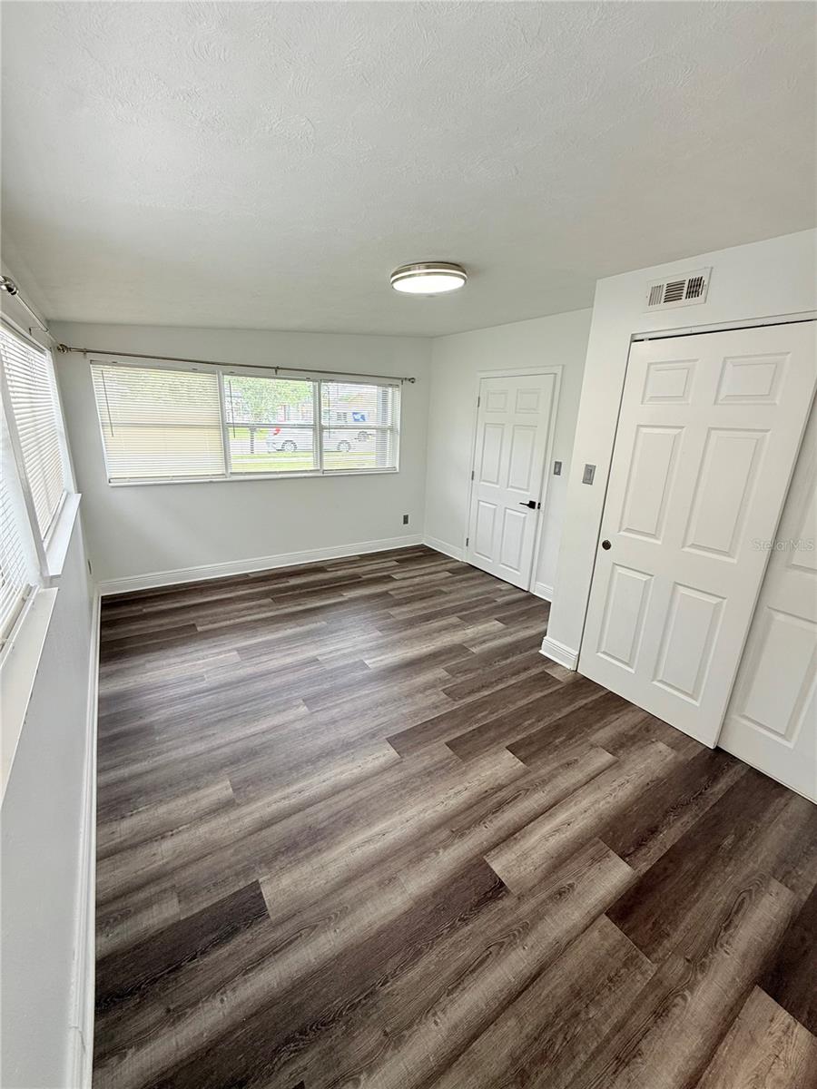 Image 11 of 37 For 4870 Seminole Avenue
