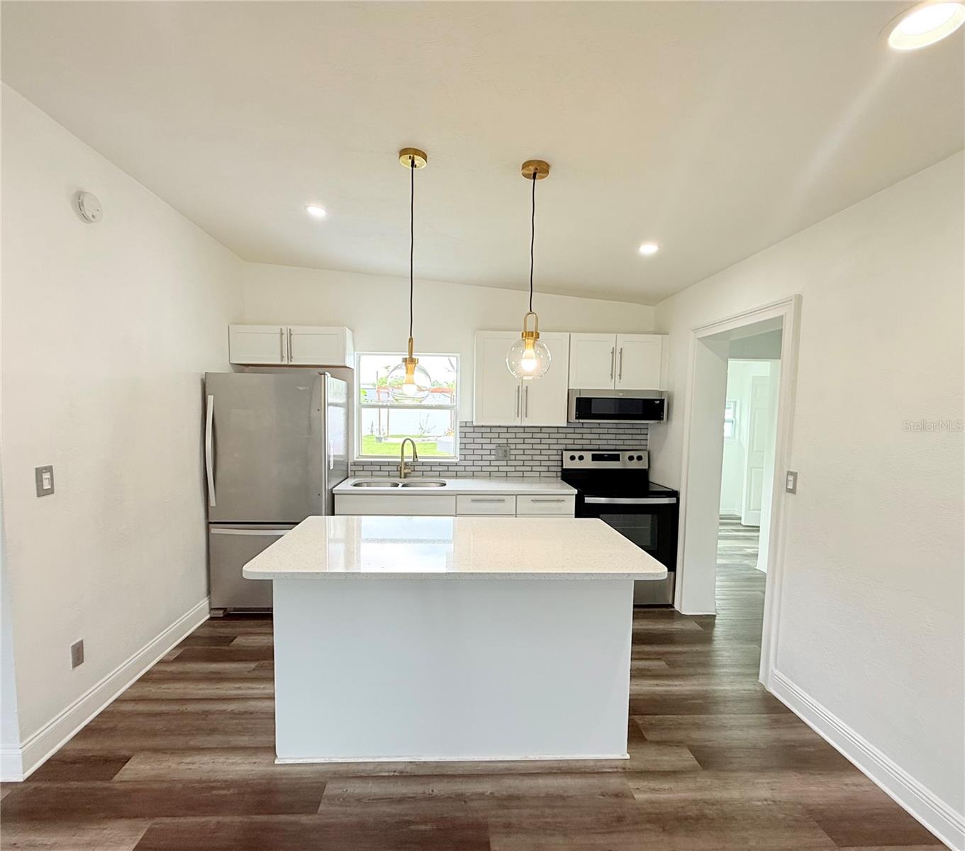 Image 6 of 37 For 4870 Seminole Avenue