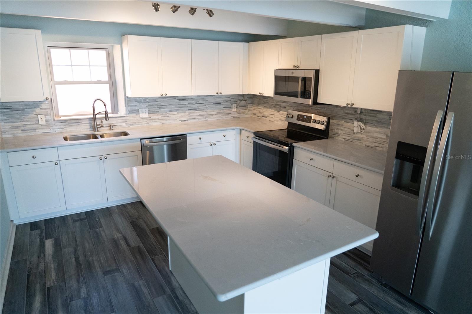 Image 7 of 10 For 776 Michigan Street 58