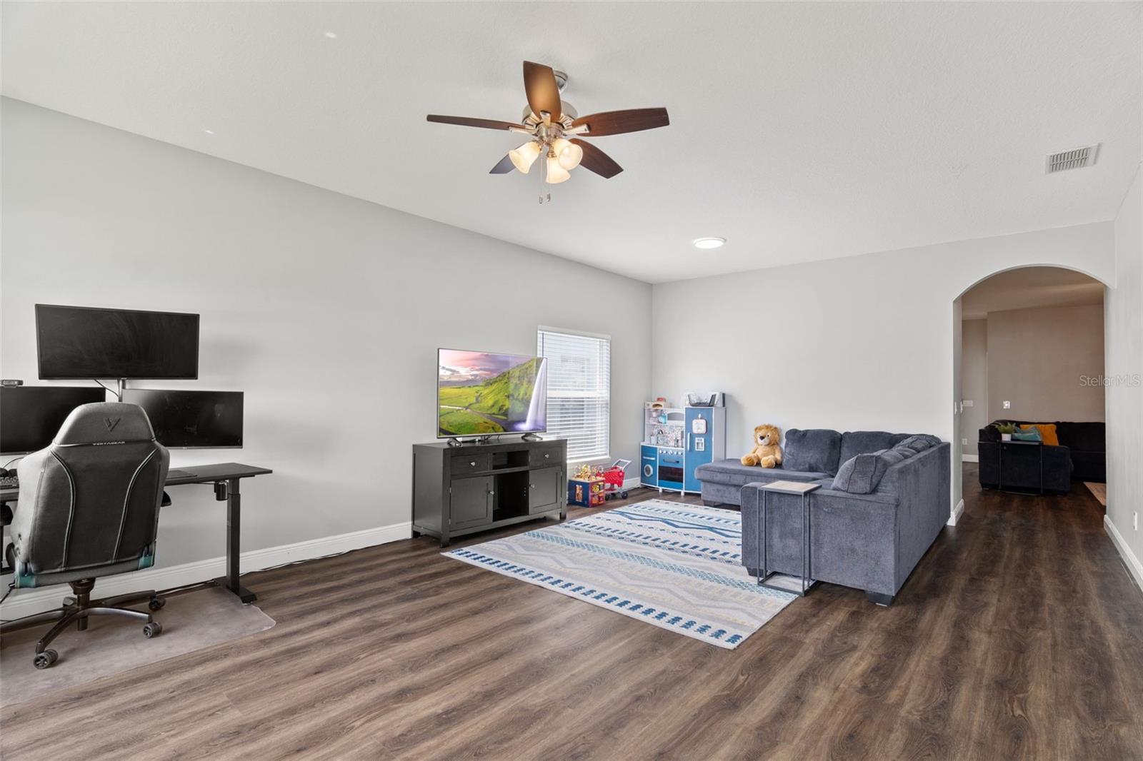 Image 8 of 35 For 298 Clydesdale Circle
