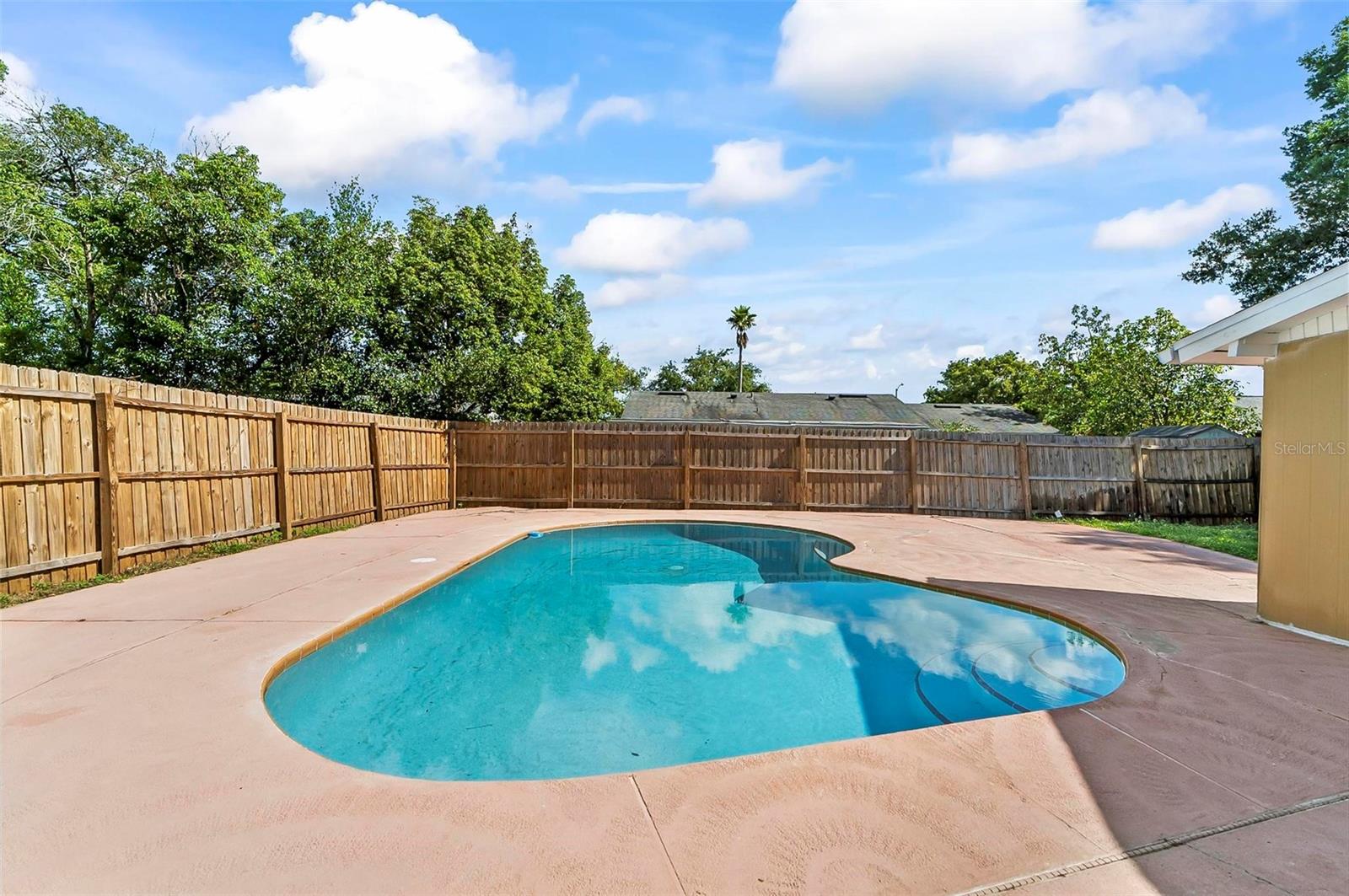 Image 15 of 15 For 512 Ivanhoe Way