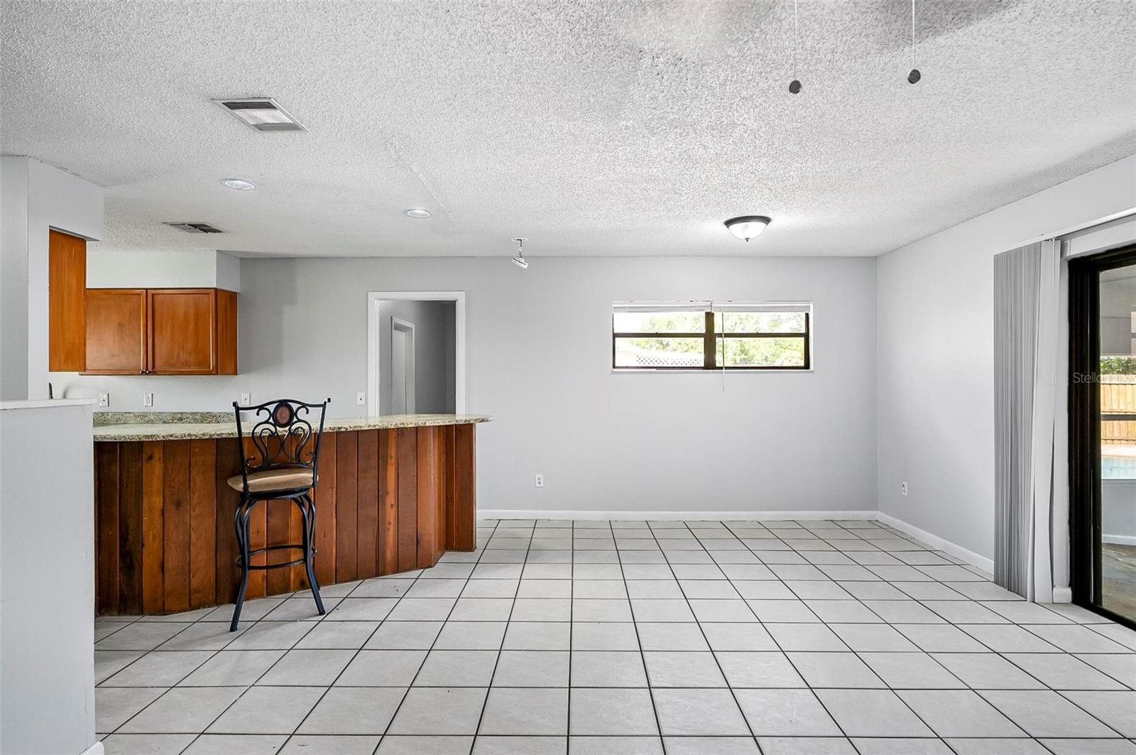 Image 5 of 15 For 512 Ivanhoe Way