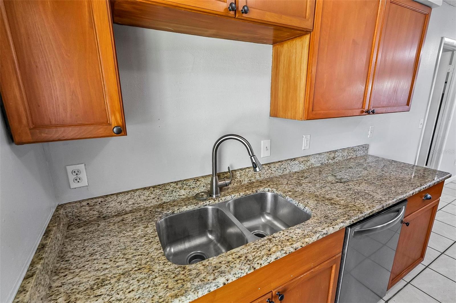 Image 7 of 15 For 512 Ivanhoe Way