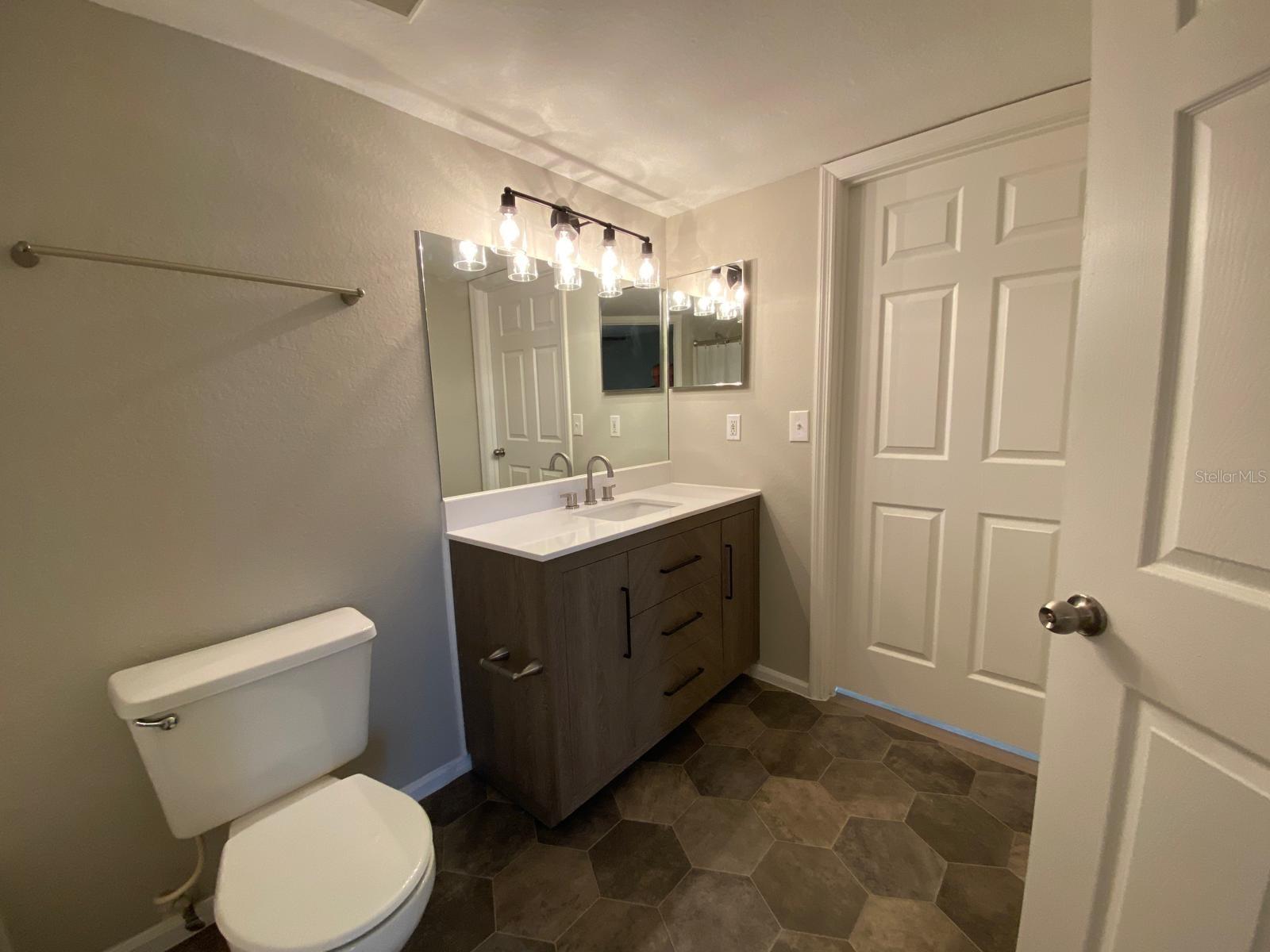 Image 13 of 17 For 5112 Park Central Drive 627