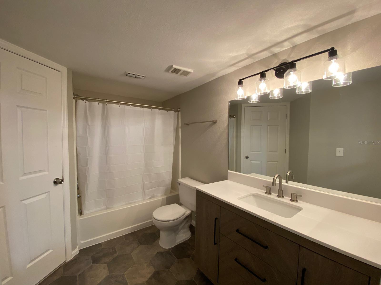 Image 16 of 17 For 5112 Park Central Drive 627