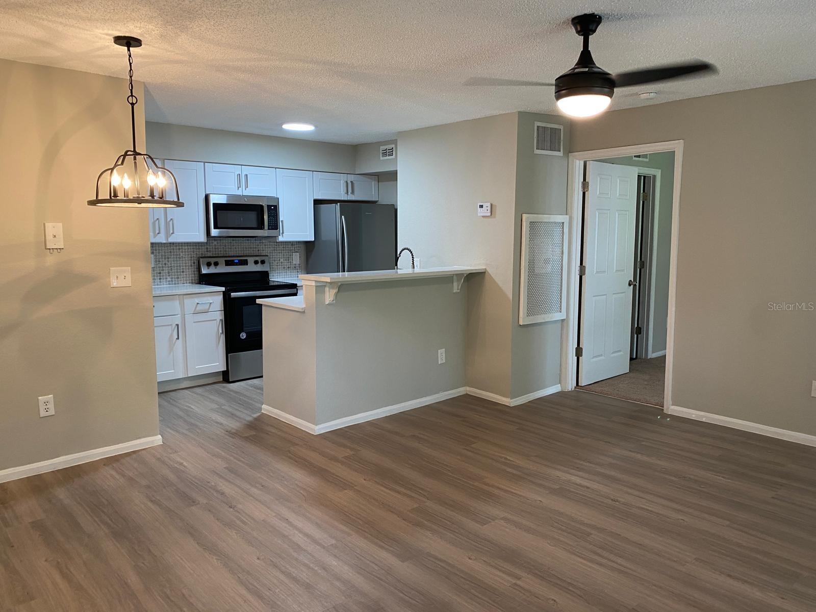 Image 4 of 17 For 5112 Park Central Drive 627