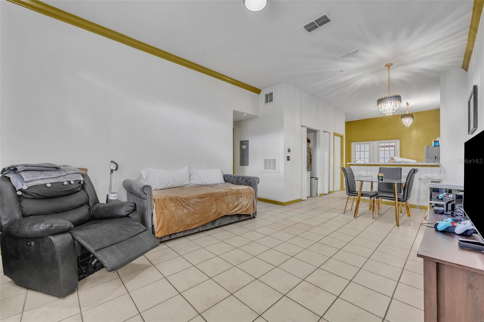 Image 3 of 23 For 141 Reserve Circle 113
