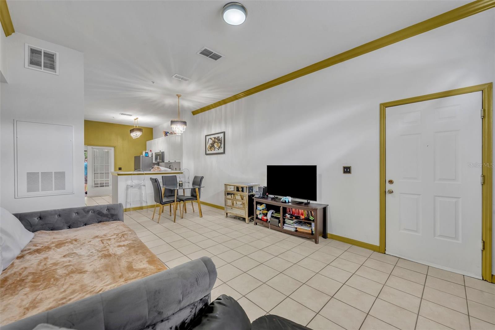 Image 4 of 23 For 141 Reserve Circle 113
