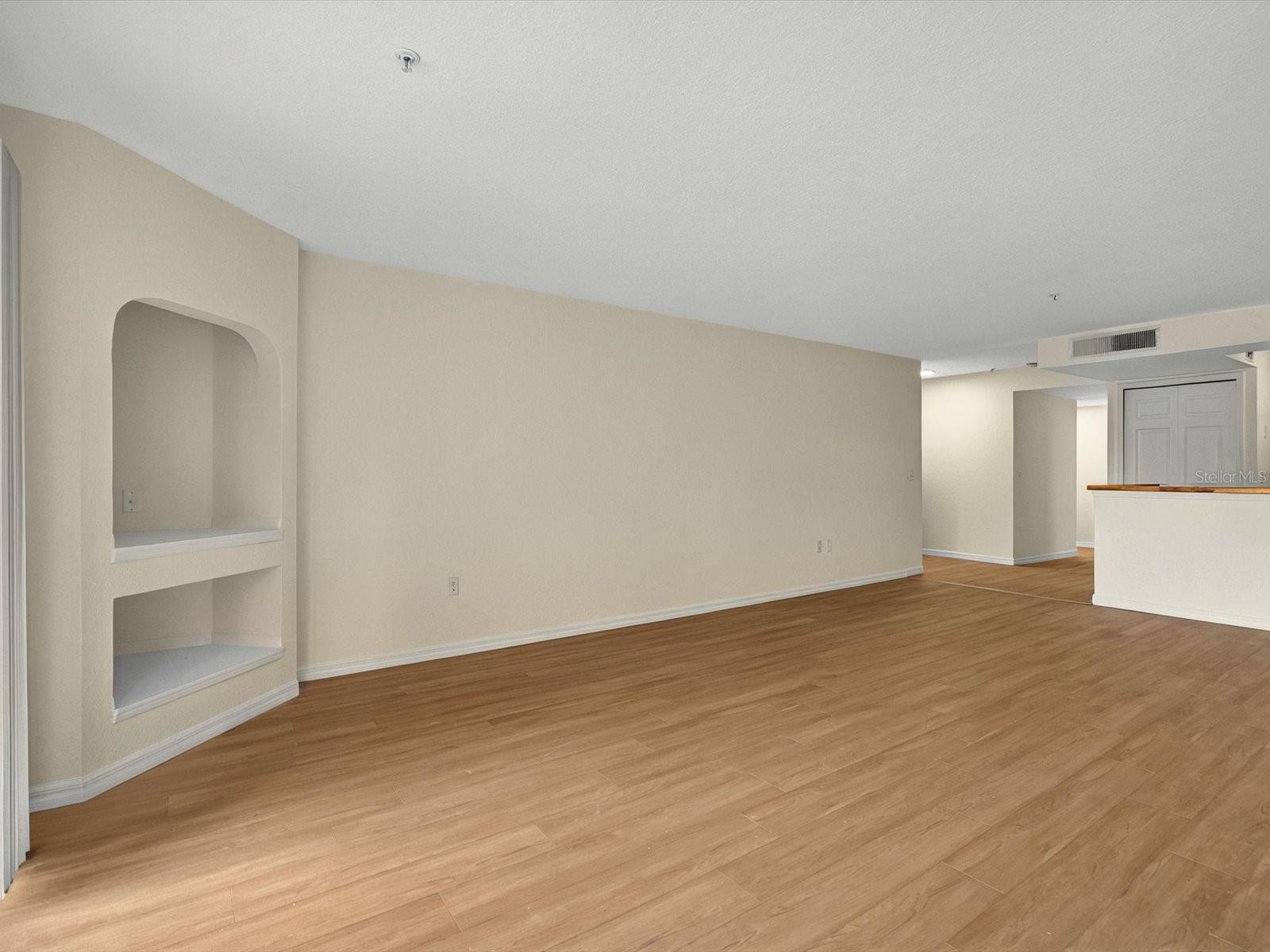 Image 10 of 35 For 13917 Fairway Island Drive 931