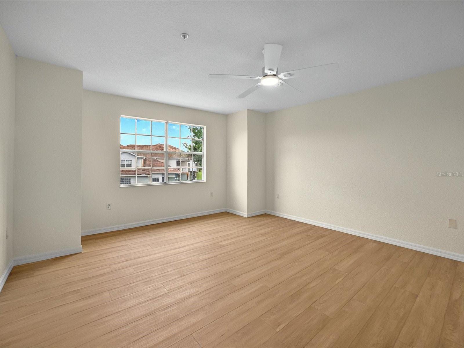Image 15 of 35 For 13917 Fairway Island Drive 931